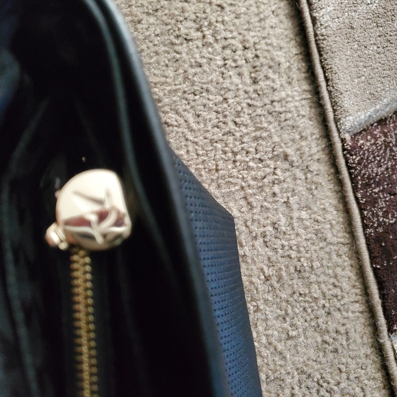 Lo & Sons Seville Tote Bundle. Saffiano leather. 3 in 1 w/dust bag. 13 inch - Picture 10 of 16